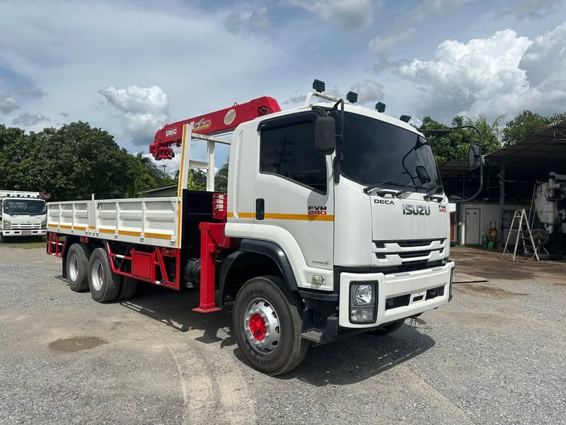 ISUZU FVM 240แรงม้า รถบรรทุก 10ล้อ กระบะเหล็กติดเครน ปี2020 เลขไมล์ 380,000 กม.
