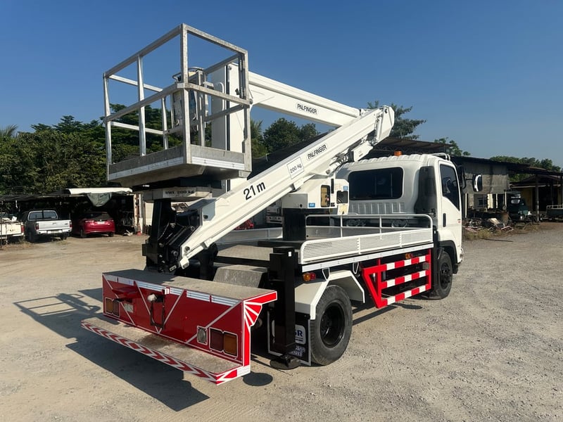 ISUZU FRR 190แรงม้า รถบรรทุก 6ล้อ กระเช้า 21mปี2016 เลขไมล์ 74,600 กม.