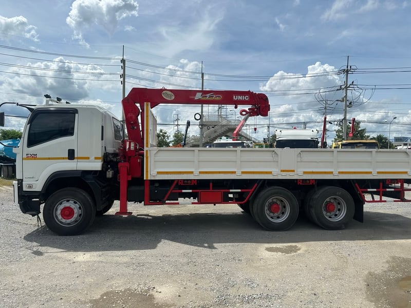 ISUZU FVM 240แรงม้า รถบรรทุก 10ล้อ กระบะเหล็กติดเครน ปี2020 เลขไมล์ 380,000 กม.
