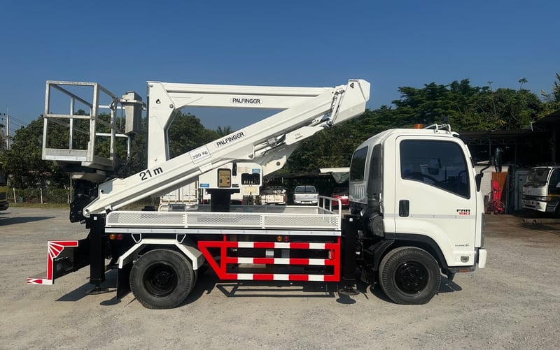 ISUZU FRR 190แรงม้า รถบรรทุก 6ล้อ กระเช้า 21mปี2016 เลขไมล์ 74,600 กม.