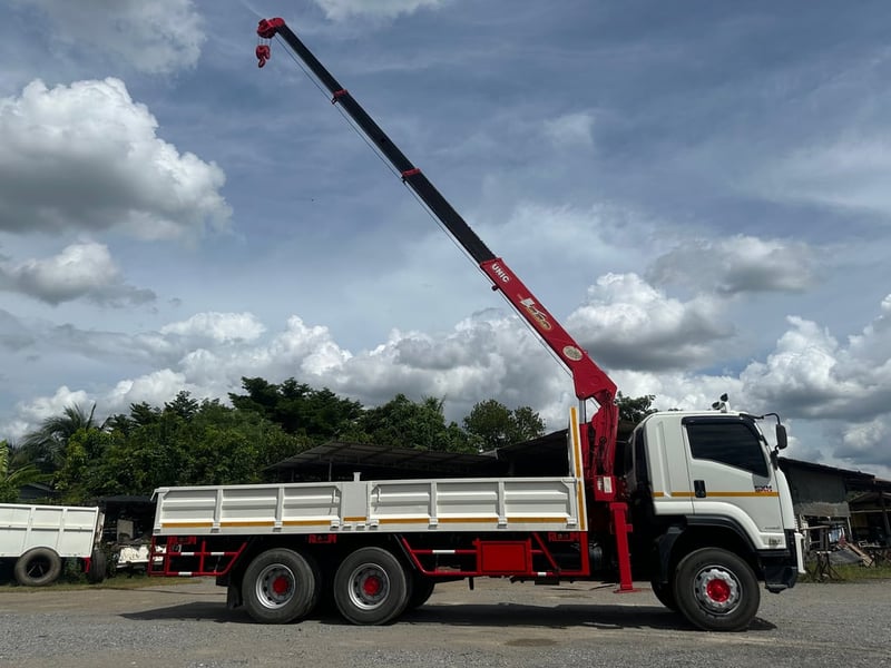 ISUZU FVM 240แรงม้า รถบรรทุก 10ล้อ กระบะเหล็กติดเครน ปี2020 เลขไมล์ 380,000 กม.