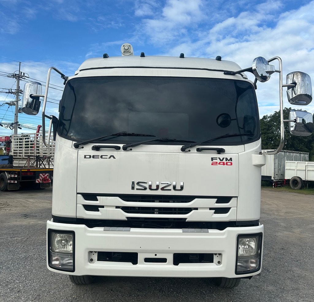 ISUZU FVM 240แรงม้า รถบรรทุก 10ล้อ บรรทุกอาหารสัตว์ ปี2011