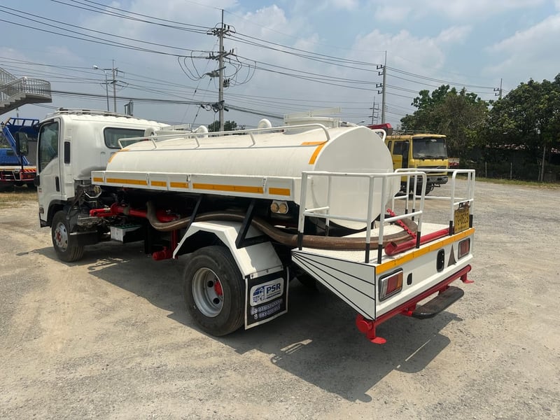 6ล้อNPR150 ถังนำ้4200ลิตร