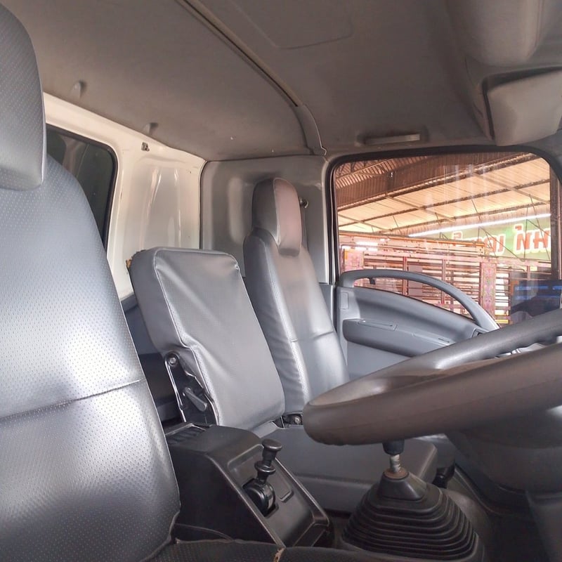 รถหกล้อตู้สิบบาน