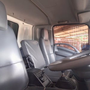 รถหกล้อตู้สิบบาน