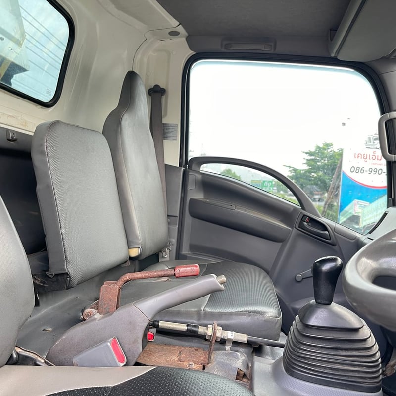 รถหกล้อดั้มพ์