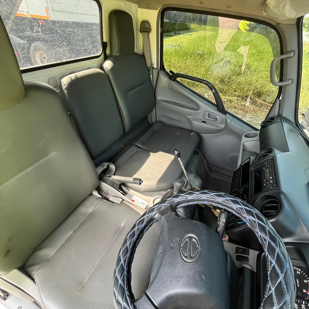 HINO XZU 150แรงม้า รถบรรทุก 6ล้อ ดั้มพ์ ปี2023