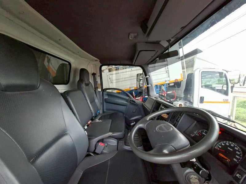 ISUZU NQR 175แรงม้า รถบรรทุก 6ล้อ กระบะคอกสูง ปี2011