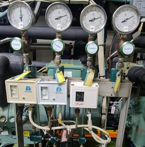 เครื่องทำแห้ง (Freeze dryer) และ Codenser -70 C เครื่องทำแห้ง (Freeze dryer) และ Codenser -70 C