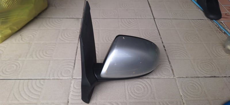 กระจกมองข้าง Mazda2 แท้ ข้างซ้าย โฉมแรก สีบอร์นเงิน