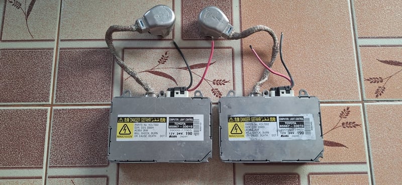 กล่องบัลลาสไฟหน้า Toyota แท้  