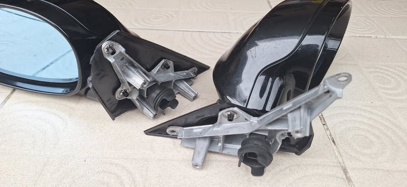 กระจกมองข้าง BMW E90 3 Series ปี2006-2008 แท้ สีดำ ขาหัก กระจกมองข้าง BMW E90 3 Series ปี2006-2008 แท้ สีดำ ขาหัก