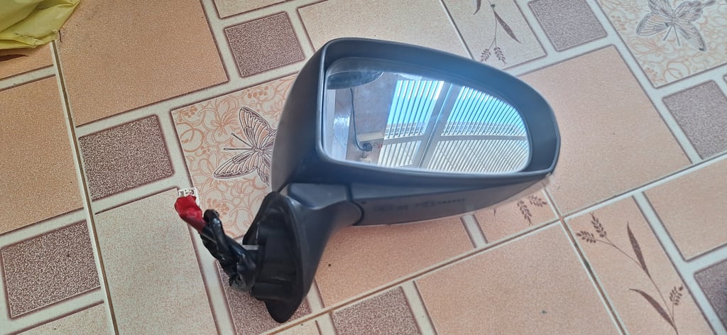 กระจกมองข้าง Toyota Prius ข้างขวา สีขาว