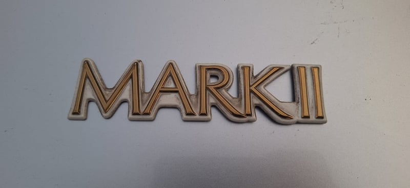 เพลทโลโก้ MARKII สีทอง แท้ ติดท้ายรถ TOYOTA MARKII