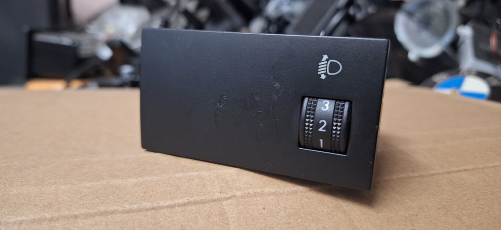 สวิทช์ปรับระดับไฟหน้า Mazda แท้ สวิทช์ปรับระดับไฟหน้า Mazda แท้