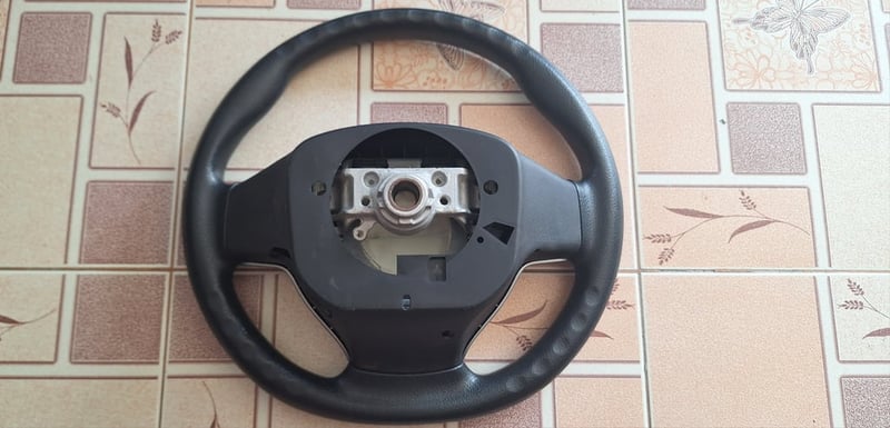 พวงมาลัย TOYOTA 3ก้าน ขนาด14นิ้ว