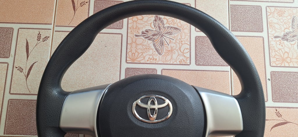 พวงมาลัย TOYOTA 3ก้าน ขนาด14นิ้ว