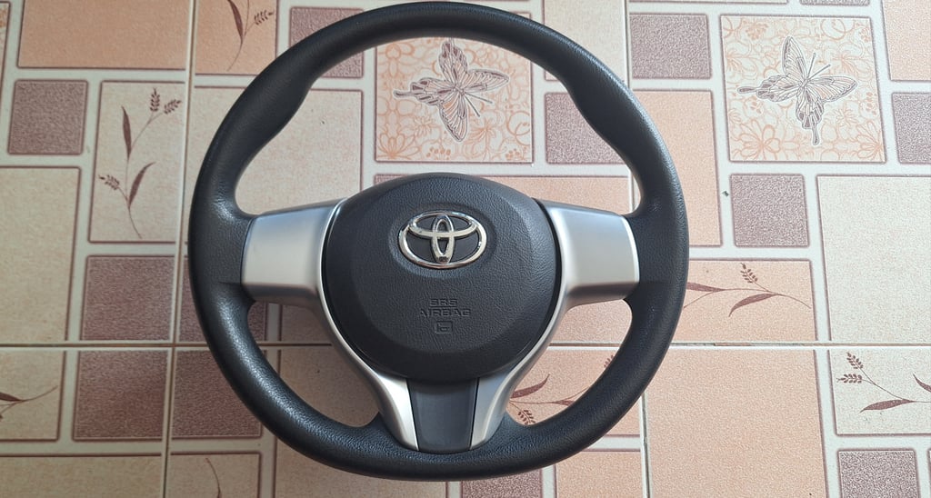 พวงมาลัย TOYOTA 3ก้าน ขนาด14นิ้ว