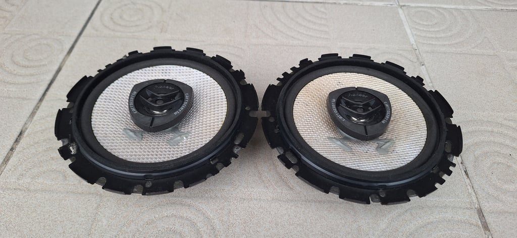 ดอกลำโพงติดรถยนต์ Pioneer Carrozzeria ขนาด 6นิ้วแกนร่วม 2 ทาง ดอกลำโพงติดรถยนต์ Pioneer Carrozzeria ขนาด 6นิ้วแกนร่วม 2 ทาง