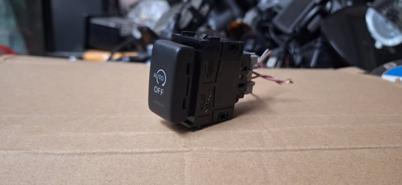 สวิทช์ AUTO OFF NISSAN แท้ มือสองญี่ปุ่น สวิทช์ AUTO OFF NISSAN แท้ มือสองญี่ปุ่น