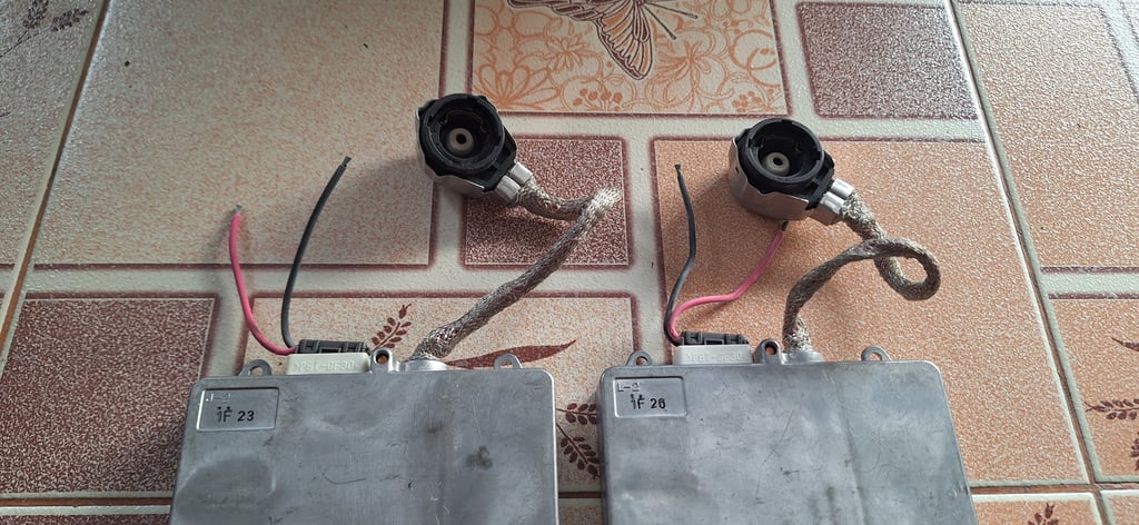 กล่องบัลลาสไฟหน้า Toyota แท้  