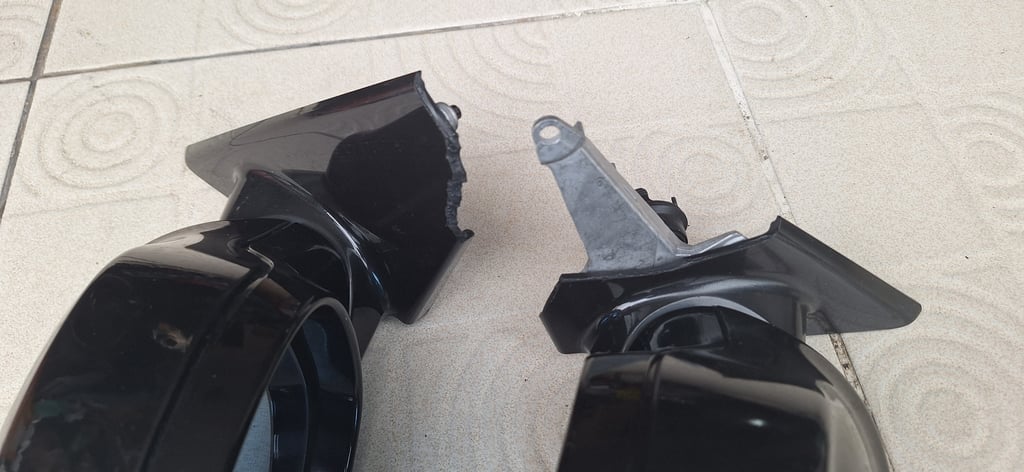 กระจกมองข้าง BMW E90 3 Series ปี2006-2008 แท้ สีดำ ขาหัก กระจกมองข้าง BMW E90 3 Series ปี2006-2008 แท้ สีดำ ขาหัก