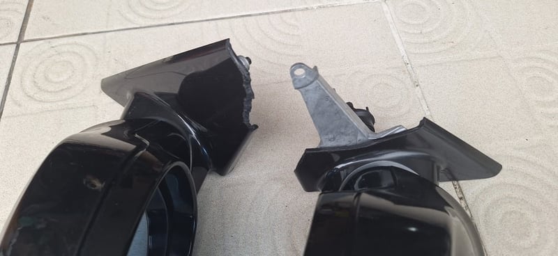 กระจกมองข้าง BMW E90 3 Series ปี2006-2008 แท้ สีดำ ขาหัก กระจกมองข้าง BMW E90 3 Series ปี2006-2008 แท้ สีดำ ขาหัก