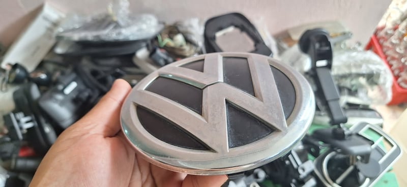 โลโก้ VW แท้ ตัวใหญ่ขนาด13.7เซนติเมตร สำหรับติดหน้ารถ 