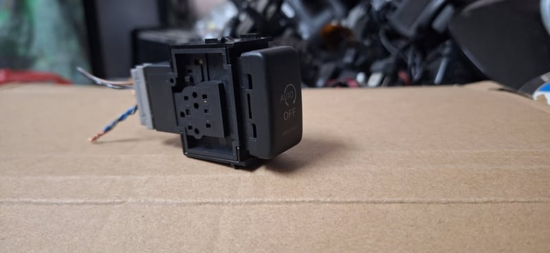 สวิทช์ AUTO OFF NISSAN แท้ มือสองญี่ปุ่น สวิทช์ AUTO OFF NISSAN แท้ มือสองญี่ปุ่น