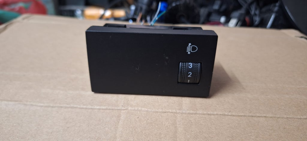 สวิทช์ปรับระดับไฟหน้า Mazda แท้ สวิทช์ปรับระดับไฟหน้า Mazda แท้