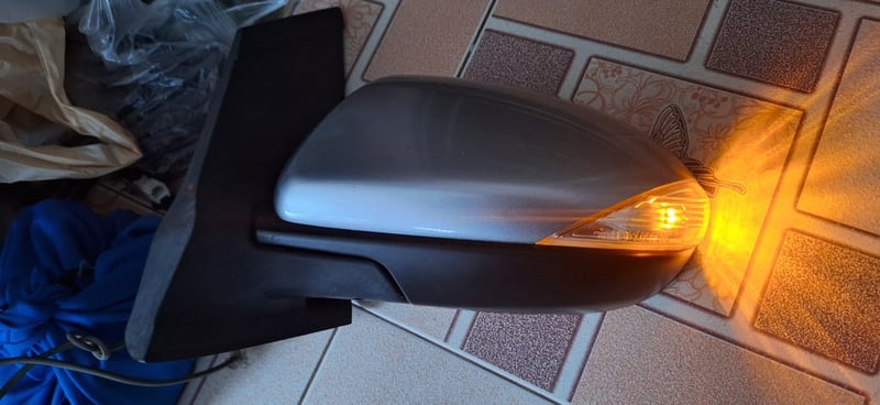กระจกมองข้าง Mazda2 ข้างซ้าย มีไฟเลี้ยว