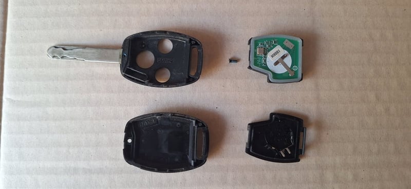 กุญแจรีโมท HONDA แท้ รุ่น3ปุ่ม กุญแจรีโมท HONDA แท้ รุ่น3ปุ่ม