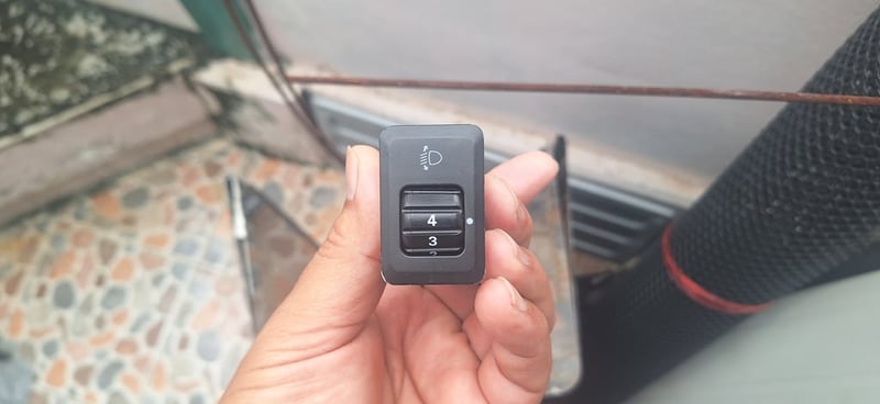 สวิทช์ปรับไฟหน้า Mitsubishi แบบมีขอบ