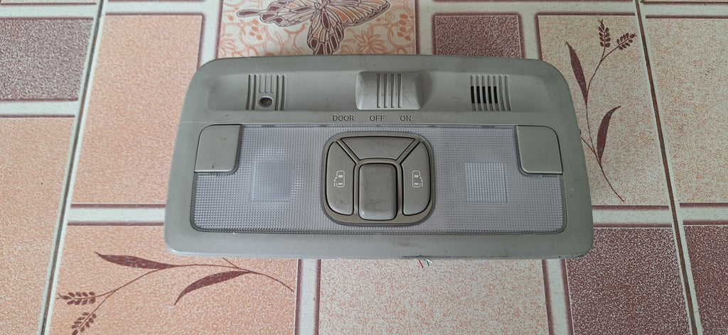 ไฟส่องแผนที่ ไฟในเก๋ง ไฟเพดาน Toyota Estima แท้