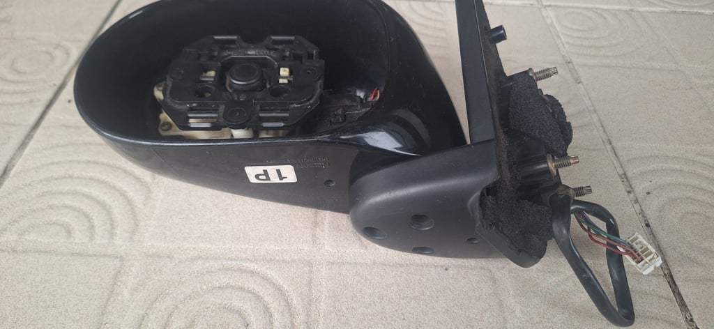 กระจกมองข้าง NISSAN Cube ข้างซ้าย ไม่มีเลนส์กระจก กระจกมองข้าง NISSAN Cube ข้างซ้าย ไม่มีเลนส์กระจก