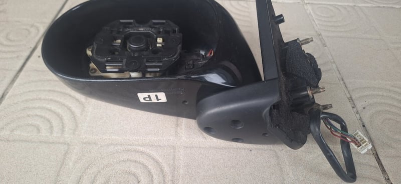 กระจกมองข้าง NISSAN Cube ข้างซ้าย ไม่มีเลนส์กระจก กระจกมองข้าง NISSAN Cube ข้างซ้าย ไม่มีเลนส์กระจก