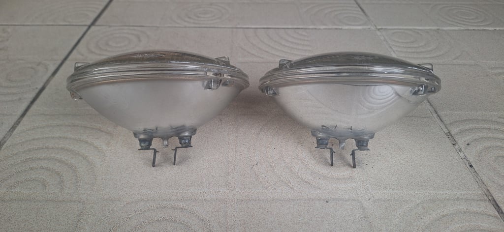 ไฟหน้าทรงกลมรถรุ่นเก่า Koito มือสองจากญี่ปุ่น ขนาด 5.5นิ้ว ไฟหน้าทรงกลมรถรุ่นเก่า Koito มือสองจากญี่ปุ่น ขนาด 5.5นิ้ว