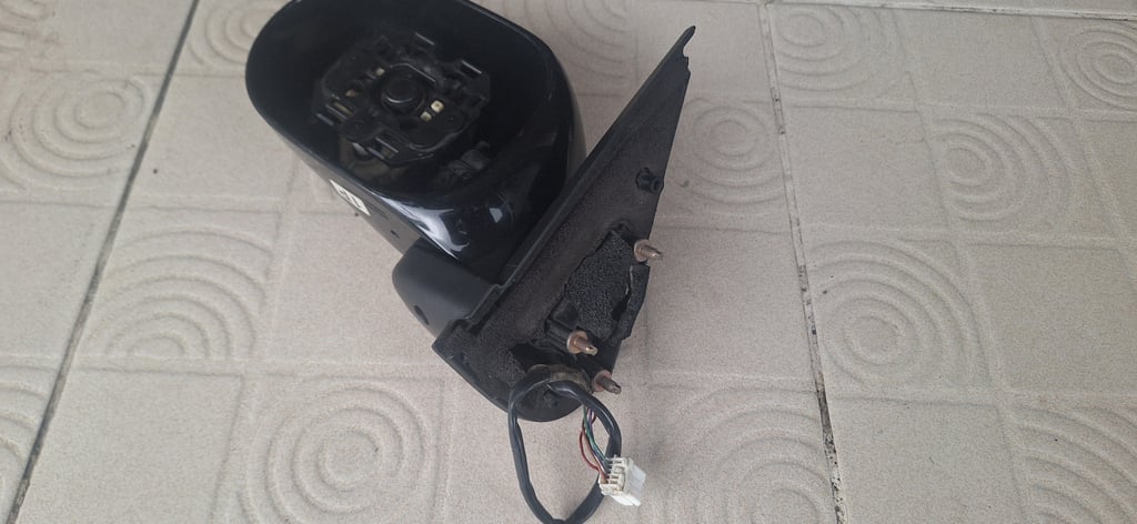 กระจกมองข้าง NISSAN Cube ข้างซ้าย ไม่มีเลนส์กระจก กระจกมองข้าง NISSAN Cube ข้างซ้าย ไม่มีเลนส์กระจก