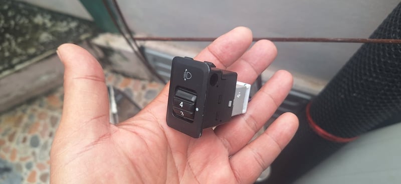 สวิทช์ปรับไฟหน้า Mitsubishi แบบมีขอบ สวิทช์ปรับไฟหน้า Mitsubishi แบบมีขอบ