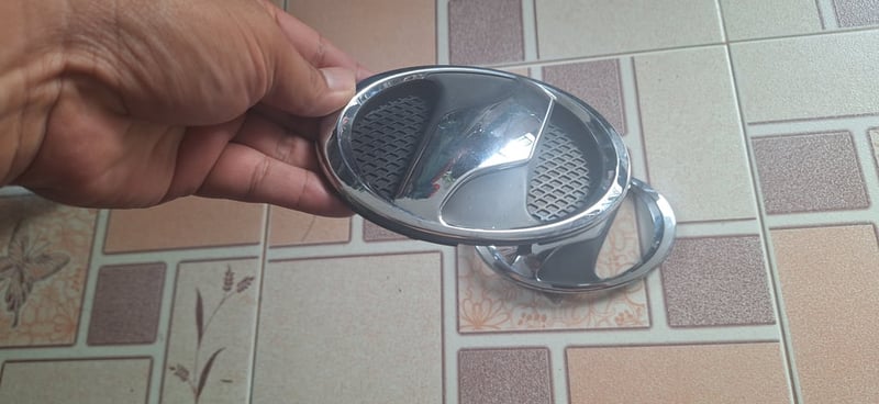 โลโก้ตัวนอก ติดหน้ารถ Toyota yaris โฉมแรก 2006 -2009