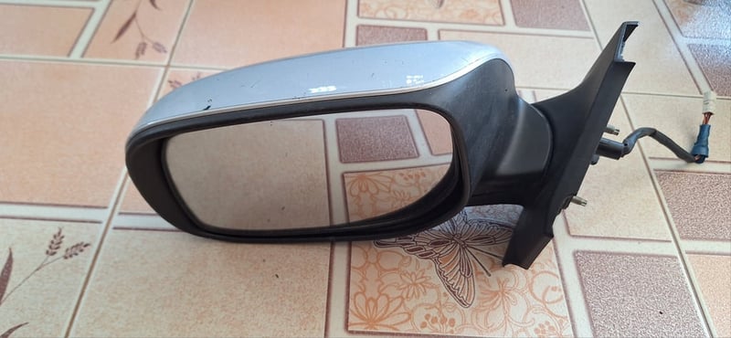 กระจกมองข้าง Toyota yaris ข้างซ้าย
