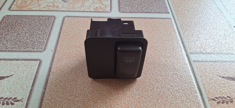 สวิทช์ไล่ฝ้า Toyota Ae92 สีน้ำตาล