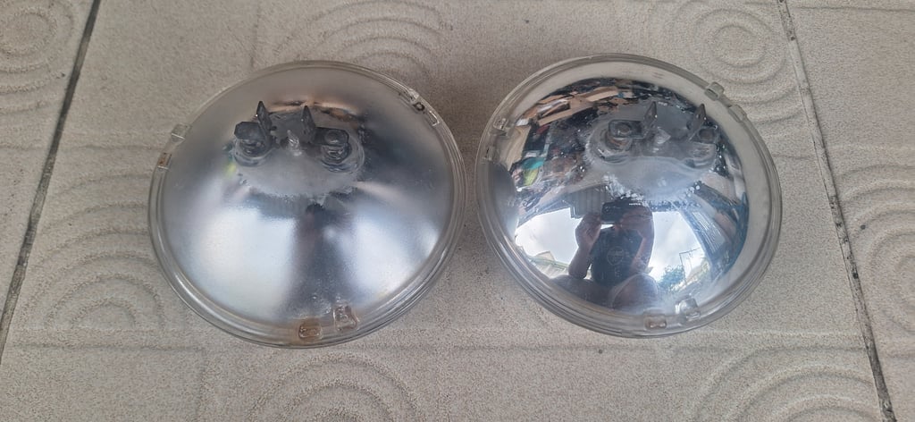 ไฟหน้าทรงกลมรถรุ่นเก่า Koito มือสองจากญี่ปุ่น ขนาด 5.5นิ้ว ไฟหน้าทรงกลมรถรุ่นเก่า Koito มือสองจากญี่ปุ่น ขนาด 5.5นิ้ว