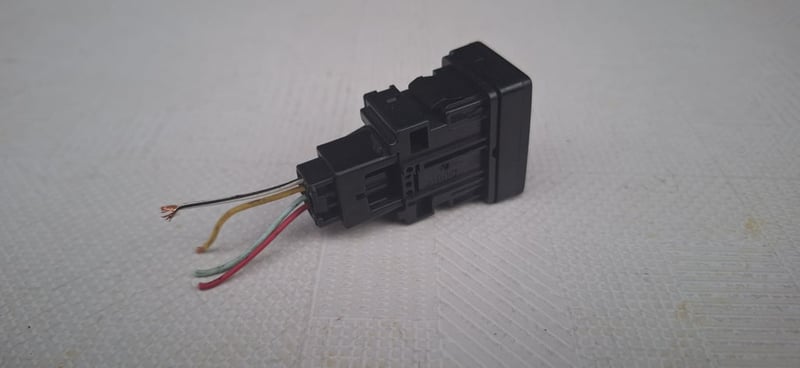 สวิทช์ปรับระดับไฟหน้า Toyota แท้ ไฟสีส้ม ขนาดใส่ช่องสวิทช์ Yaris สวิทช์ปรับระดับไฟหน้า Toyota แท้ ไฟสีส้ม ขนาดใส่ช่องสวิทช์ Yaris