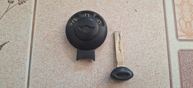 กุญแจรีโมท Mini cooper แท้ ไม่มีปุ่มกด กุญแจรีโมท Mini cooper แท้ ไม่มีปุ่มกด