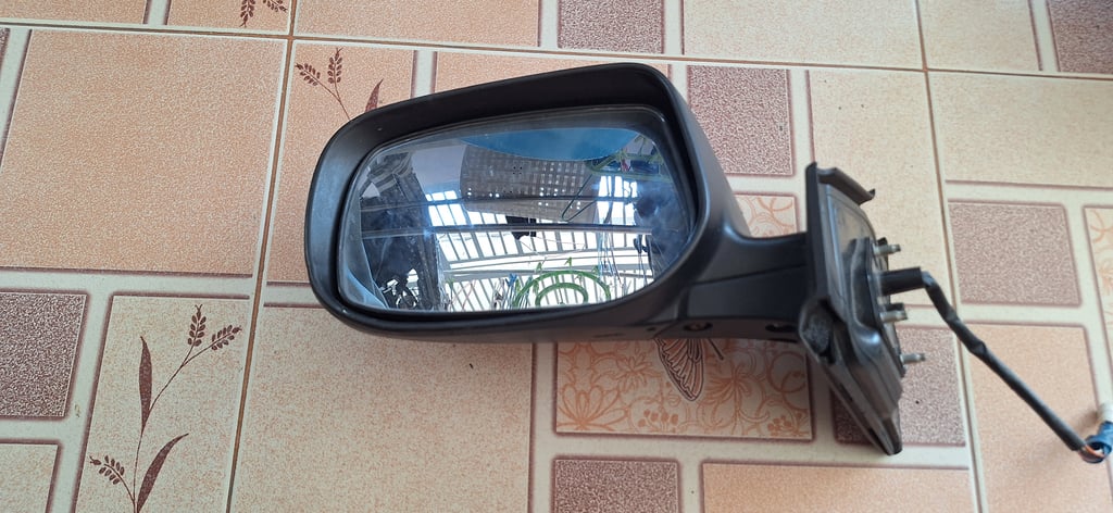 กระจกมองข้าง Toyota yaris ข้างซ้าย กระจกมองข้าง Toyota yaris ข้างซ้าย