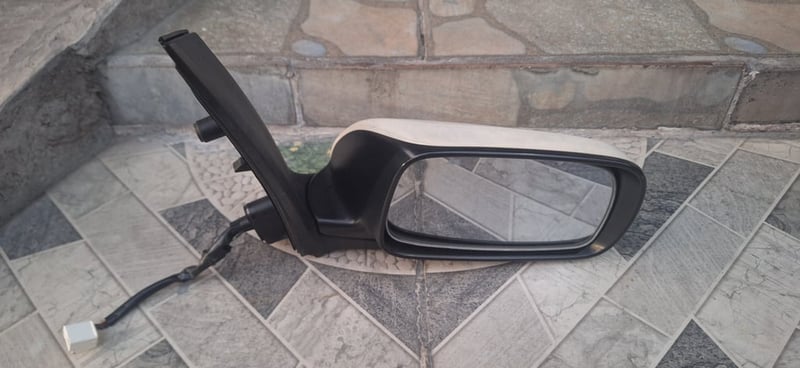 กระจกมองข้าง Toyota Wish แท้ ข้างขวา สีขาว