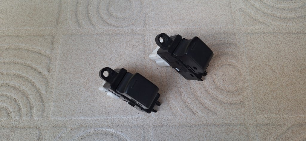 สวิทช์กดกระจกประตูไฟฟ้า NISSAN J31 แท้ สวิทช์กดกระจกประตูไฟฟ้า NISSAN J31 แท้