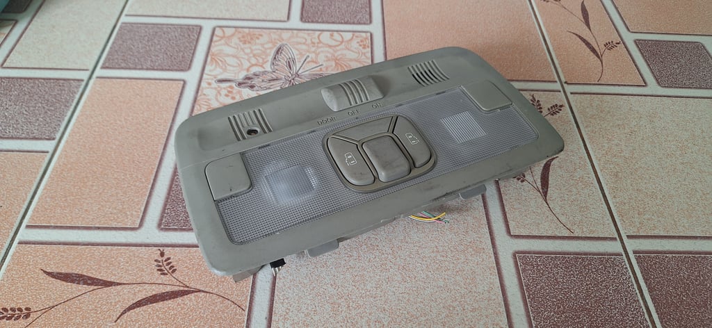 ไฟส่องแผนที่ ไฟในเก๋ง ไฟเพดาน Toyota Estima แท้