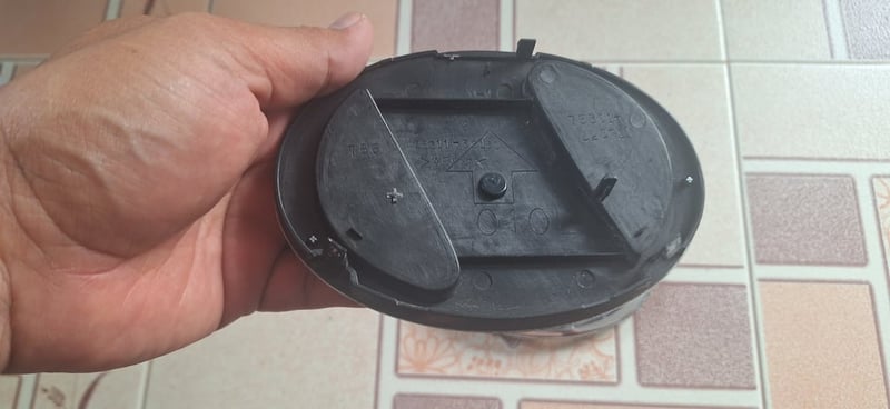 โลโก้ตัวนอก ติดหน้ารถ Toyota yaris โฉมแรก 2006 -2009 โลโก้ตัวนอก ติดหน้ารถ Toyota yaris โฉมแรก 2006 -2009